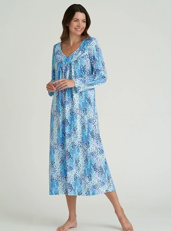 Nachtkleid mit Spitzenbesatz