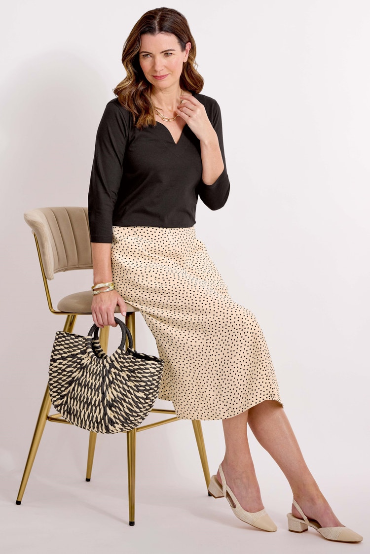 Style 8002 Rock aus superweichem Webstoff & Style 9682 Halbmond-Tasche aus Stroh & Style 6611 Oberteil aus Baumwollstretch mit Herzausschnitt