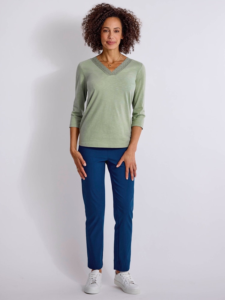 Modell: 6614 Shirt aus Baumwolle mit Häkelspitze / Modell: 7741 Die ultimative Stretchhose