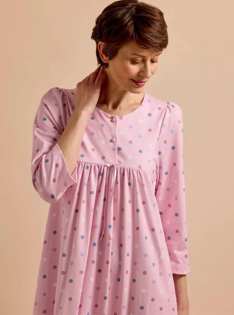 Getupftes Nachtkleid aus Jersey