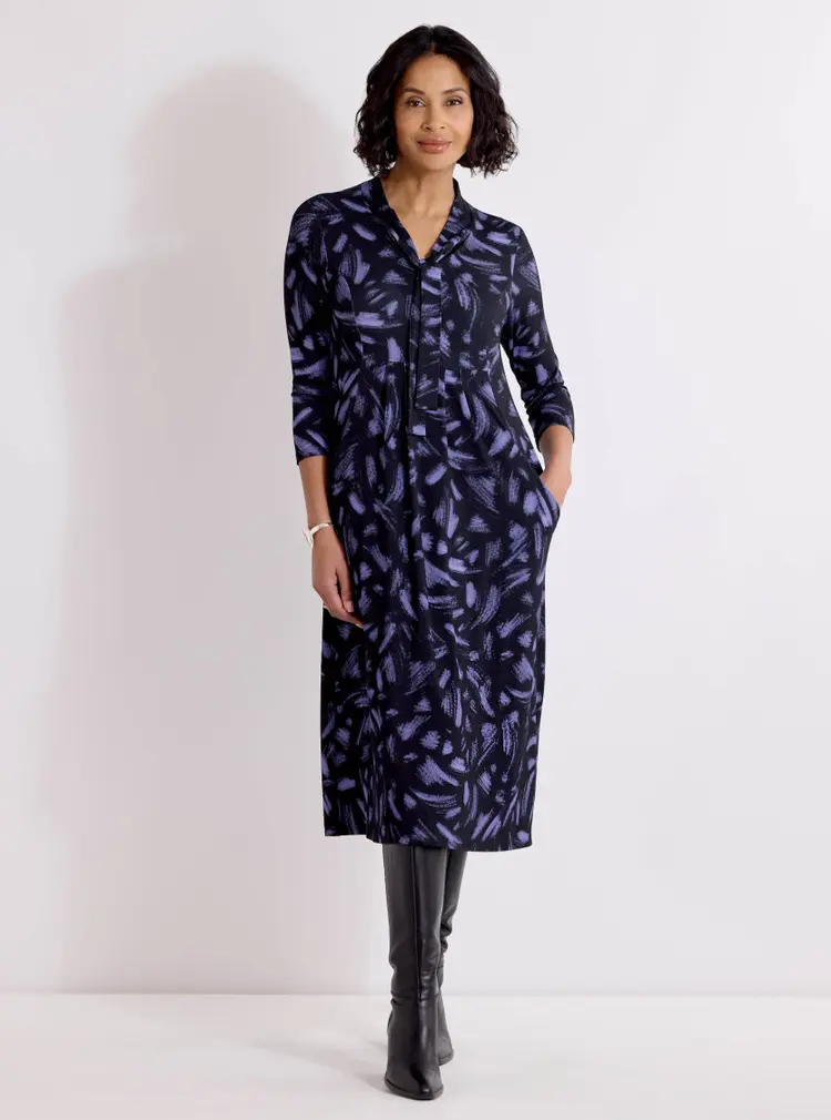 Jerseykleid mit Bindekragen