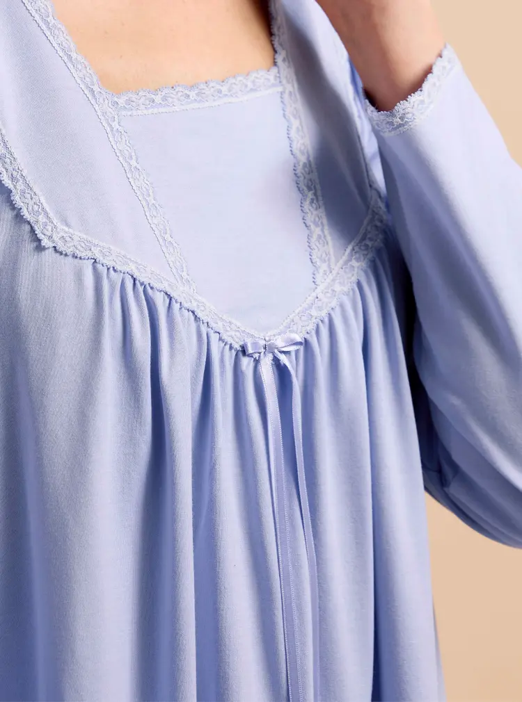Langärmliges Nachtkleid mit Spitzenbesatz